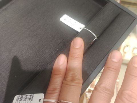 【ete(エテ)の口コミ】 とにかくシンプルでおしゃれ。おしゃれな人がつける指輪が沢山ありました…