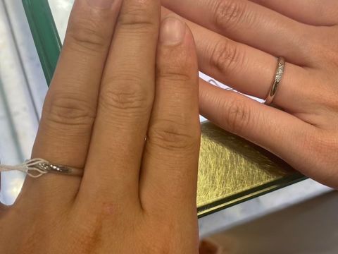 【4℃ BRIDAL(ヨンドシーブライダル)の口コミ】 指輪のデザインはどれも可愛く、私好みのデザインが多かったです。若い女…