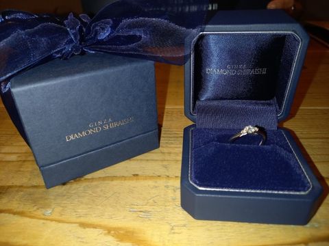 【銀座ダイヤモンドシライシの口コミ】 ウェーブのあるデザインで結婚指輪も検討しており、セットリングとして婚…