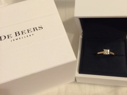 【デビアス(DE BEERS)の口コミ】 シンプルかつ、ありそうでない指輪を探していたところ、この指輪に出会い…