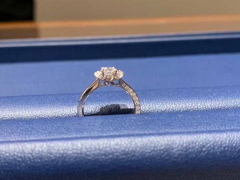 【銀座ダイヤモンドシライシの口コミ】 フェアのときに来店したため、質の良いダイヤモンドが安価で求められたの…