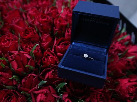 【銀座ダイヤモンドシライシの口コミ】 プロポーズリングのサービスを利用しました。かなり迷っていたのですが、…