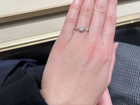 【カルティエ(Cartier)の口コミ】 ・試着したのは1895です。このデザインが最もダイヤモンドが輝くため、一…