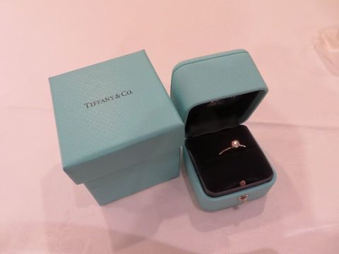 【ティファニー(Tiffany & Co.)の口コミ】 指輪の中でも王道ですが品があり、有名なので安心感ありました。また、ダ…