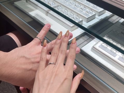 【アイプリモ(I-PRIMO)の口コミ】 プラチナのThe結婚指輪！という誰もが似合うリングを試着しました。内側に…