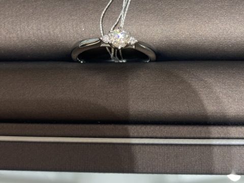 【アイプリモ(I-PRIMO)の口コミ】 デザインが色々ありました。横からみた指輪のデザインもブーケのようにな…