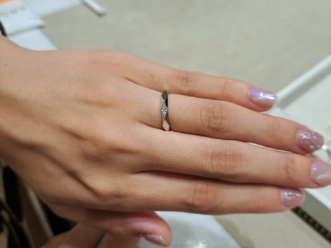 【ブシュロン(BOUCHERON)の口コミ】 指輪のデザインは他の人と被りにくいと思います。ファセットはプラチナ素…