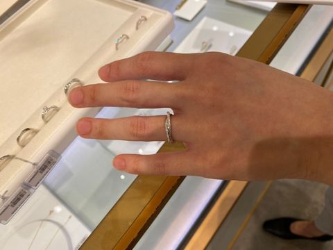 【AHKAH(アーカー)の口コミ】 ハーフエタニティリングを探しており、AHKAHさんの「トゥーオブアスパヴェ…