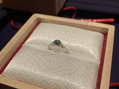 【TOMOE(トモエ)の口コミ】 和のブランドコンセプトに惹かれました。ダイヤモンドの石の大きさが0.55c…