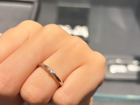 【ラザール ダイヤモンド(LAZARE DIAMOND)の口コミ】 洗練されたデザイン、大人っぽい雰囲気のデザインがおすすめです。シンプ…