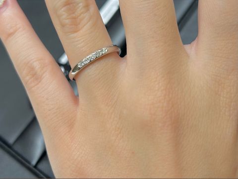 【ラザール ダイヤモンド(LAZARE DIAMOND)の口コミ】 なんと言ってもダイヤの綺麗さです。石の使い方にもこだわりたいがありま…