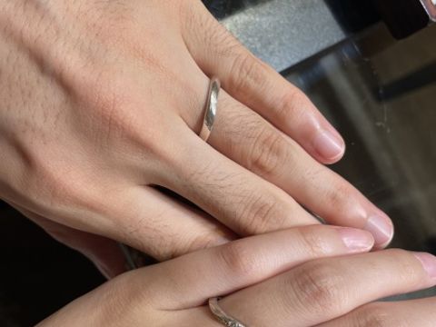 【杢目金屋(もくめがねや)の口コミ】 木目柄なので太いリングが基本かと思っていましたが、細めのウェーブした…