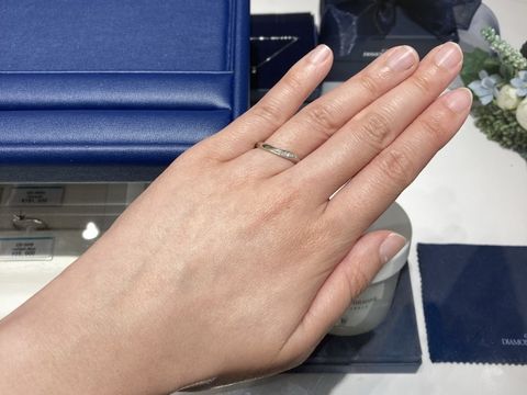【銀座ダイヤモンドシライシの口コミ】 「信じる」という意味を持つ飽きのこないシンプルなデザインの指輪です。…