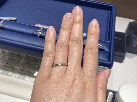 【銀座ダイヤモンドシライシの口コミ】 「お守り」という意味を持つ結婚指輪です。リング幅や厚みがほどよくある…