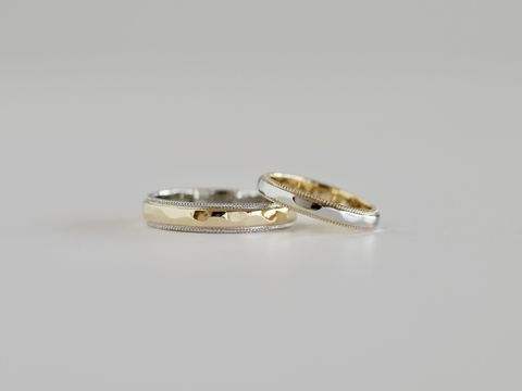 【hitotsuchi(ヒトツチ)の口コミ】 一見シンプルなデザインですが、２つの金属が重なりあっていて、表面と内…