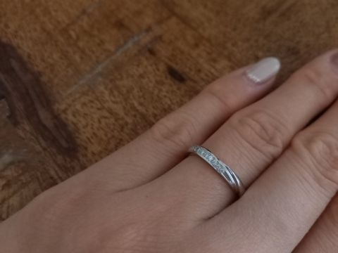 【エクセルコダイヤモンド(EXELCO DIAMOND)の口コミ】 結婚指輪はウェーブデザインのものを探していましが、ストレートタイプの…