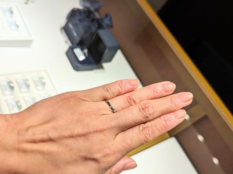 【銀座ダイヤモンドシライシの口コミ】 シンプルで形がきれいなこと。鍛造で丈夫なこと。つけ心地が良かったこと…
