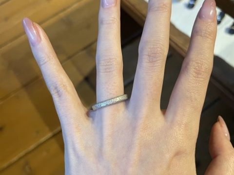 【ichi(イチ)の口コミ】 シルバー色に、表面がザラザラした加工になっていてシンプルですがとても…