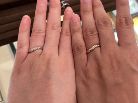 【BIJOUPIKO(ビジュピコ)の口コミ】 ウェーブタイプのゴールドの指輪なので、黄色人種である日本人には肌馴染…