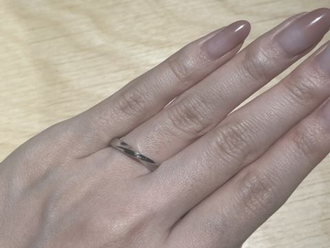 【ith(イズ)の口コミ】 はやりの捻れているデザインです。しっかり捻れが感じれますがゴツすぎず…