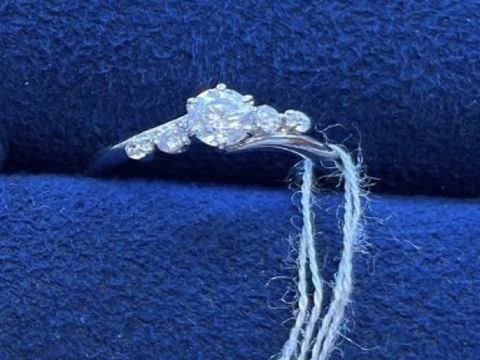 【TOMOE(トモエ)の口コミ】 【デザイン・テイスト】ゆびが短くふっくらした手のため、ウェーブ型の指…