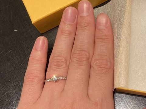 【ケイウノ ブライダル(K.UNO BRIDAL)の口コミ】 プラチナで、ダイヤが少し付いているS字ラインがいいと思っていたので、あ…