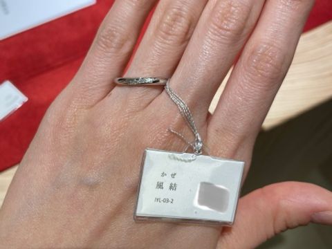 【出雲結(いずもゆい)の口コミ】 あまりゴージャスになりすぎないものを探しており、上品に輝くダイヤモン…