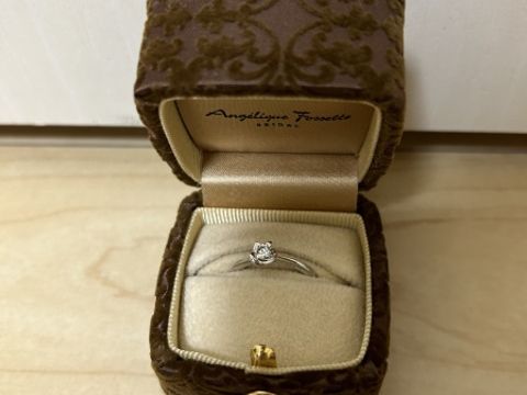 【アンジェリックフォセッテ(Angelique Fossette)の口コミ】 花が好きなのでお花をモチーフにした指輪を選びました。また、価格もリー…