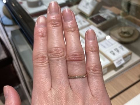 【SUEHIRO(スエヒロ)の口コミ】 オーソドックスなデザインの指輪はたいてい揃っていた印象です。好きな石…