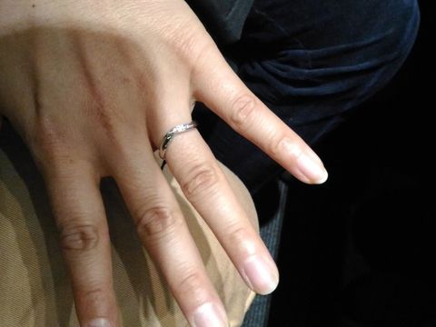 【ラザール ダイヤモンド(LAZARE DIAMOND)の口コミ】 婚約指輪をV字デザインにしたのでそれに合うようなデザインを探していまし…