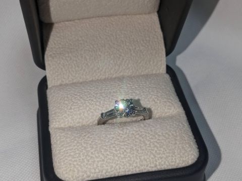 【宝寿堂(ほうじゅどう)の口コミ】 ダイヤモンドルースの形でいただいたため、指輪にしてもらえる店舗を探し…