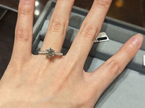 【ケイウノ ブライダル(K.UNO BRIDAL)の口コミ】 disneyデザインをはじめ、女性らしいかわいいデザインが多かったです。フ…