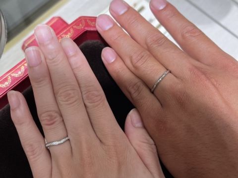 【カルティエ(Cartier)の口コミ】 女性はバレリーナのエタニティリング
男性は1894の2ミリのものです。
バレ…