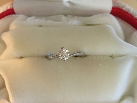 【WATANABE / 卸商社直営　渡辺の口コミ】 デザインとつけ心地で選びました。二枚目の写真のとおり、爪の接合部がな…