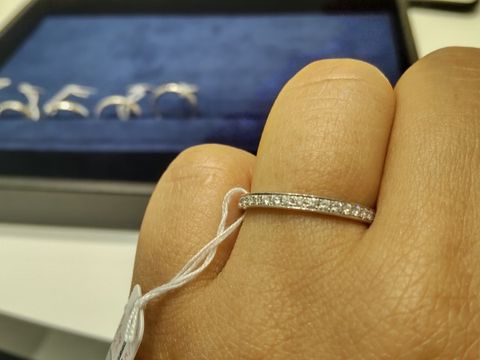 【4℃ BRIDAL(ヨンドシーブライダル)の口コミ】 品質がよく、キラキラとゴージャスな感じ気に入りました。ダイヤがたくさ…