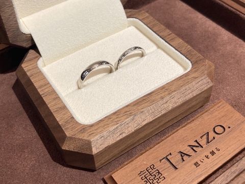 【TANZO.(鍛造指輪)の口コミ】 購入にあたっていくつかの店舗を見に行きましたが、決め手はやはり鍛造造…
