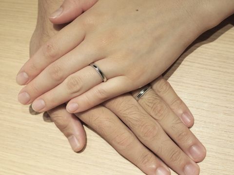 【PILOT BRIDAL(パイロットブライダル)の口コミ】 文房具でお馴染みのパイロットの指輪で、日本製であり、また鍛造製法とい…