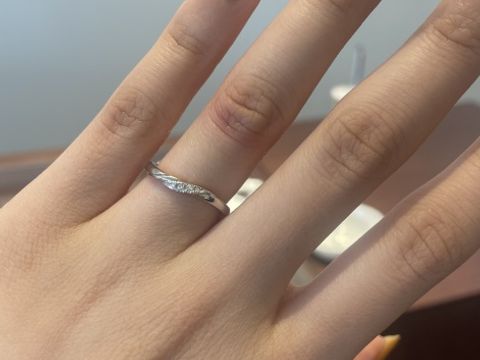 【銀座ダイヤモンドシライシの口コミ】 指輪のデザインがかなりたくさんあり、とてもとても悩みました。デザイン…