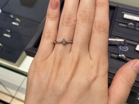 【ROYAL ASSCHER(ロイヤル・アッシャー)の口コミ】 ダイヤモンドがとてもきれいです。カットの仕方がロイヤルアッシャー独自…