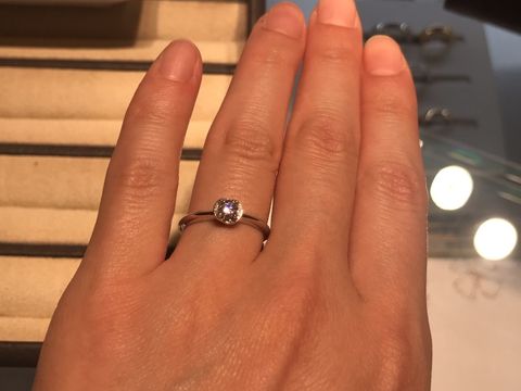 【ブルガリ(BVLGARI)の口コミ】 センターダイヤを囲んだパヴェダイヤがお花のようなデザインでかわいらし…