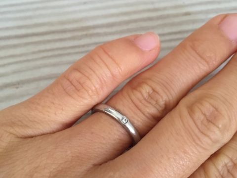 【ティファニー(Tiffany & Co.)の口コミ】 結婚指輪はシンプルが一番！そう思いこの指輪に決めました。ブランドはテ…