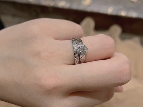 【シャネル(CHANEL)の口コミ】 ブライダルリングの本命ブランドでした。
デザインが本当におしゃれで、CH…