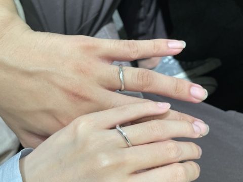 【アイプリモ(I-PRIMO)の口コミ】 メンズリングのつや消し加工がとってもお洒落でした。
レディースリングは…