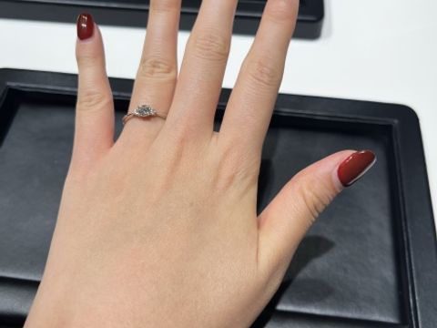 【ラザール ダイヤモンド(LAZARE DIAMOND)の口コミ】 とにかく七色に輝くダイヤモンドが美しいところです。カッターブランドで…