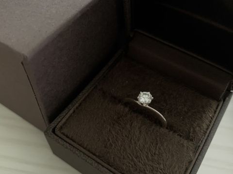 【CHER LUV(シェールラブ)の口コミ】 旦那さんが決めたダイヤが目立つデザインにしたくて、シンプルなデザイン…