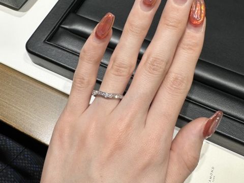 【ラザール ダイヤモンド(LAZARE DIAMOND)の口コミ】 しっかり大きめのダイヤがぎっしり付いてるのでとにかくキラッキラです。…