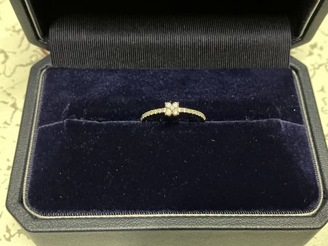 【VERITE(ベリテ)の口コミ】 小さなダイヤが散りばめられていてキュートな感じが可愛かった。ワンスト…