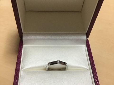 【ブルガリ(BVLGARI)の口コミ】 インフィニート(永遠)という名前がまず素敵です。波型のなかなか他では見…