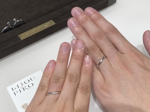【BIJOUPIKO(ビジュピコ)の口コミ】 シンプルな指輪のデザインで飽きがこない指輪だと感じた。指が短いという…