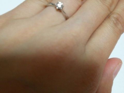 【Dolfani(ドルファーニ )の口コミ】 ひと粒ダイヤの婚約指輪に、昔から憧れが強く、それ以外考えられませんで…